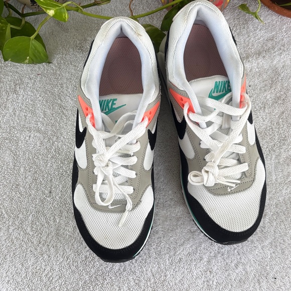 Nike White and Gray Sneakers with Black and Green Highlights - Picture 8 of 8